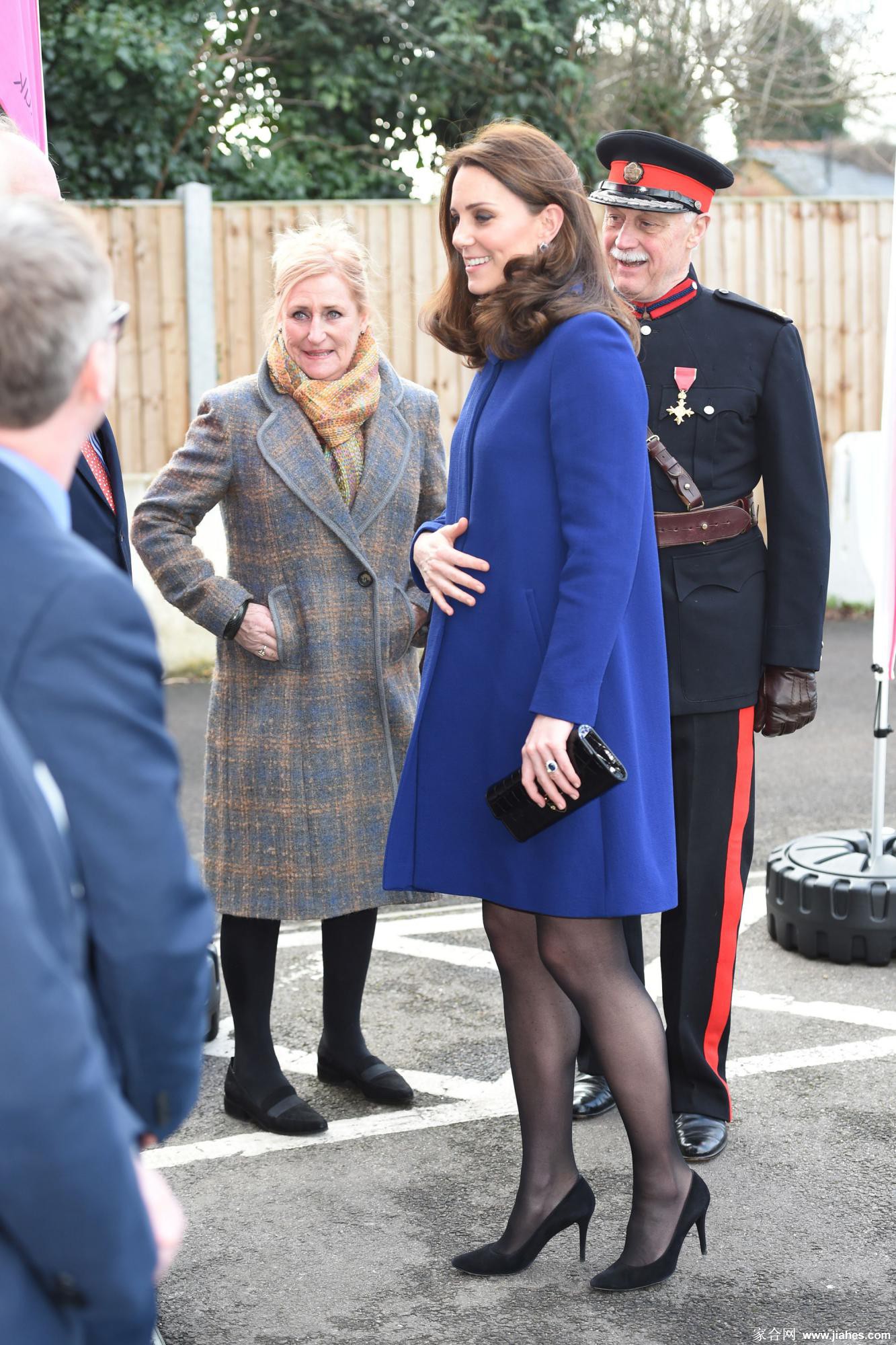凯特・米德尔顿王妃(Kate Middleton)素颜照,黑丝袜(pantyhose tights),恨天高(highheels),超短裙(upskirt),脚丫,大白腿[17]