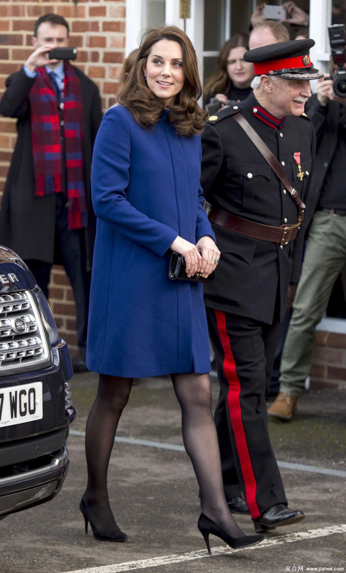 凯特・米德尔顿王妃(Kate Middleton)素颜照,黑丝袜(pantyhose tights),恨天高(highheels),超短裙(upskirt),脚丫,大白腿[19]