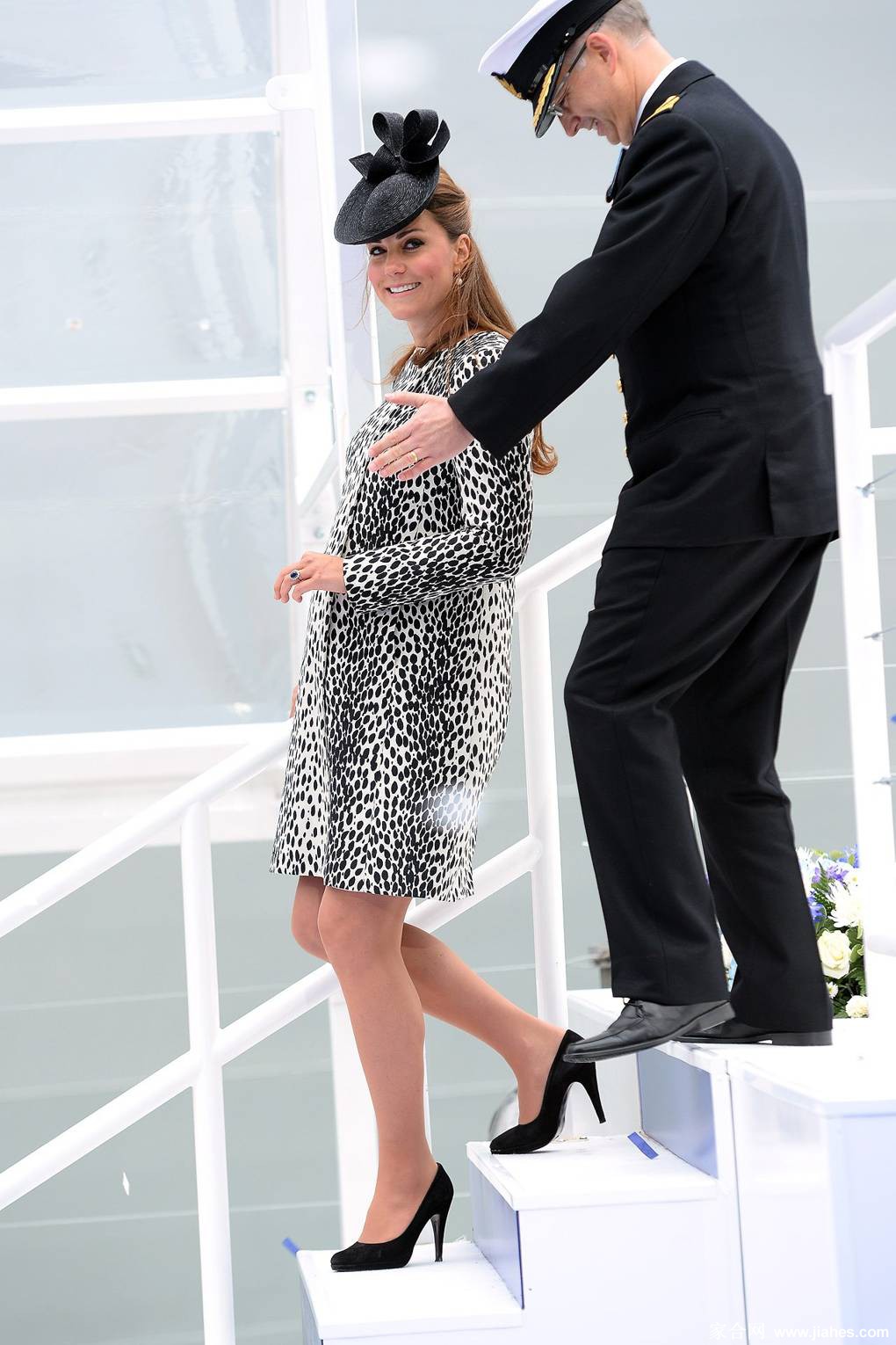 凯特・米德尔顿王妃(Kate Middleton)美脚(beautyleg),厚丝袜(pantyhose stocking),下半身,黑皮裤,美腿炮架,紧身裤(tights)[10]