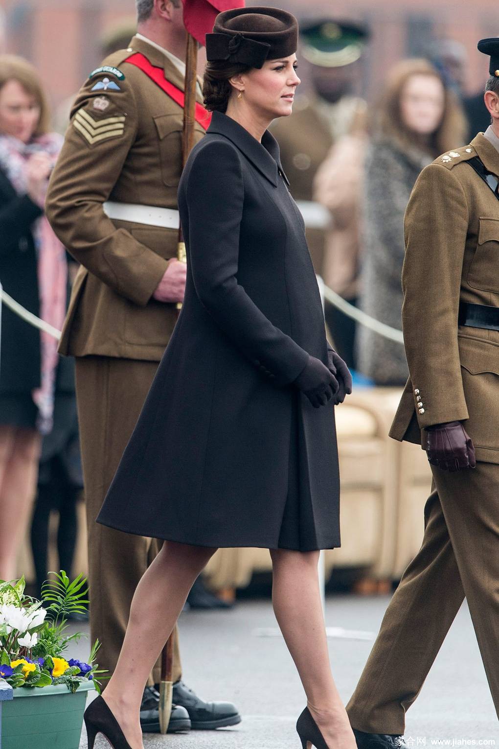 凯特・米德尔顿王妃(Kate Middleton)美腿(sexyleg),肉丝,大长腿,现场照,白丝袜(white stocking),牛仔裤,性感照[16]