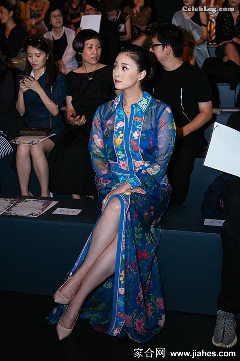 蒋欣美腿肉丝大长腿现场照,白丝袜牛仔裤性感照[9]