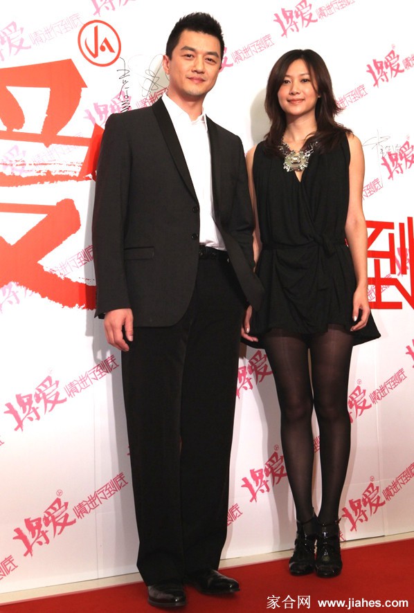 徐静蕾美腿肉丝袜大长腿现场照,白丝袜牛仔裤图片[9]