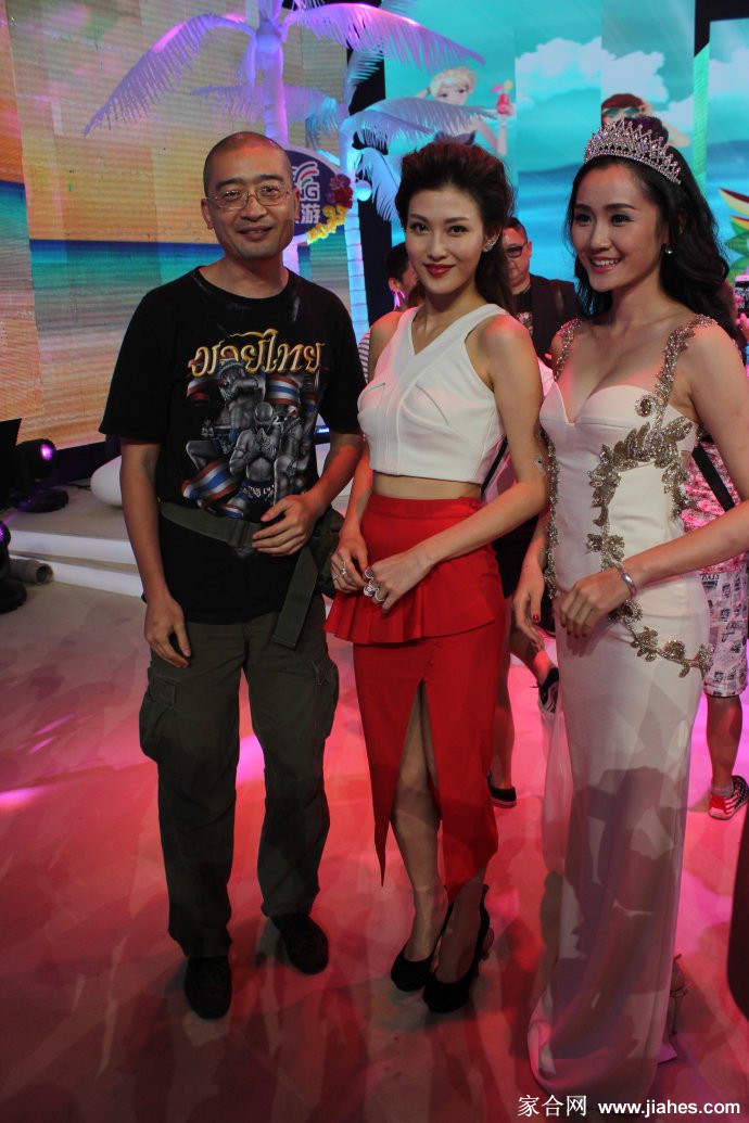李彩桦美腿,李彩桦黑丝袜,李彩桦恨天高,李彩桦超短裙,江若肉丝,李彩桦大白腿[8]
