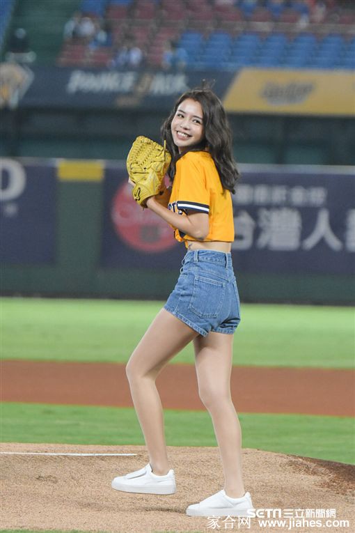 李毓芬美脚,李毓芬厚丝袜,李毓芬下半身,李毓芬黑皮裤,李毓芬美腿炮架,李毓芬紧身裤[11]