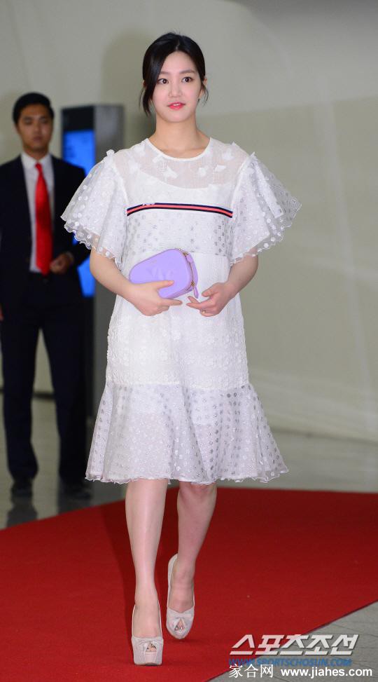 李侑菲素颜照,李侑菲黑丝袜,李侑菲恨天高,李侑菲超短裙,李侑菲肉丝,李侑菲大白腿[12]