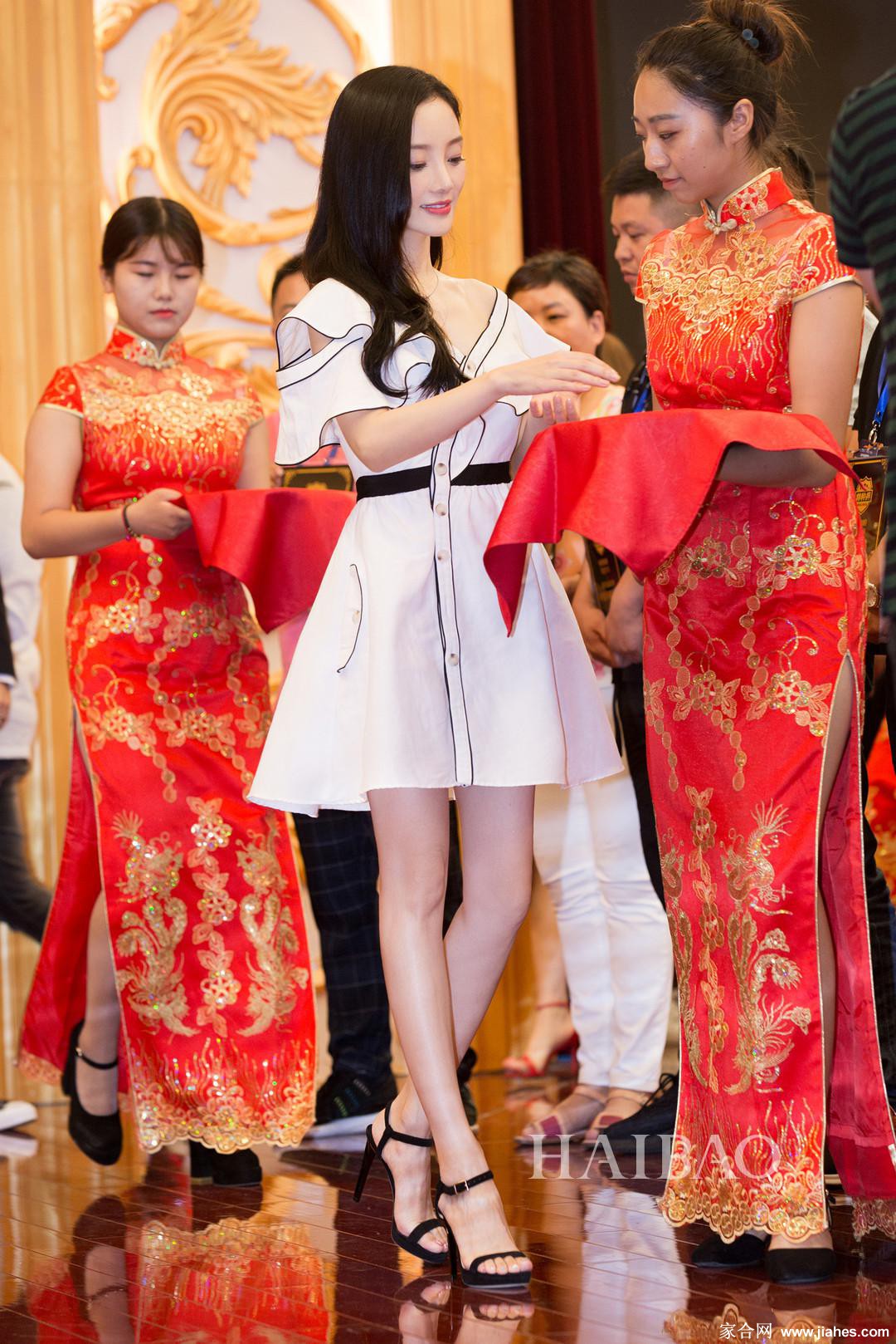 李小璐生活照,李小璐裸腿,李小璐高跟,李小璐长腿,李小璐黑丝,李小璐性感照,李小璐性感短裙[8]