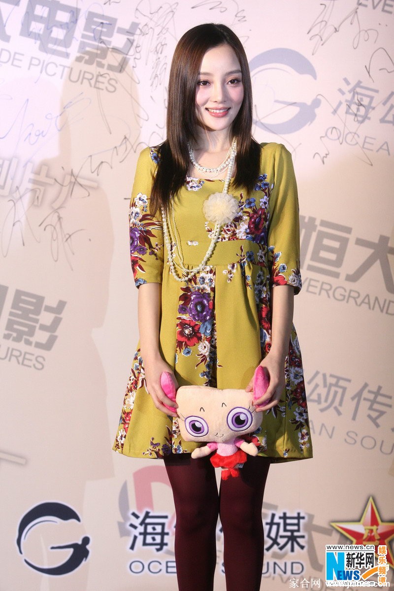 李小璐美腿,李小璐肉丝,李小璐大长腿,李小璐现场照,李小璐白丝袜,李小璐牛仔裤,李小璐性感照[9]