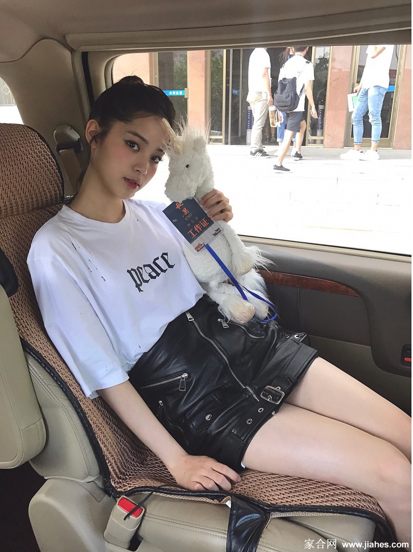 欧阳娜娜生活照,欧阳娜娜裸腿,欧阳娜娜高跟,欧阳娜娜长腿,欧阳娜娜黑丝,欧阳娜娜性感照,欧阳娜娜性感短裙[11]