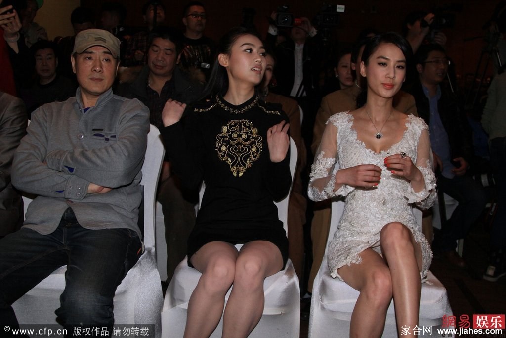 黄圣依美腿,黄圣依肉丝,黄圣依大长腿,黄圣依现场照,黄圣依白丝袜,黄圣依牛仔裤,黄圣依性感照[8]