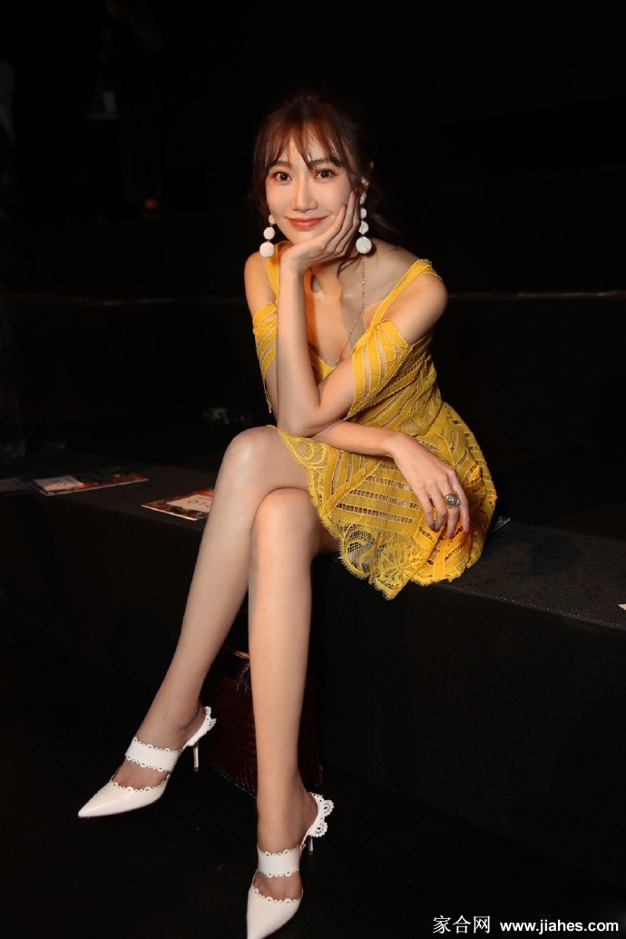 李斯羽肉色丝袜,李斯羽素颜照,李斯羽黑丝袜,李斯羽高跟鞋,李斯羽超短裙,李斯羽性感照,李斯羽大长腿[8]