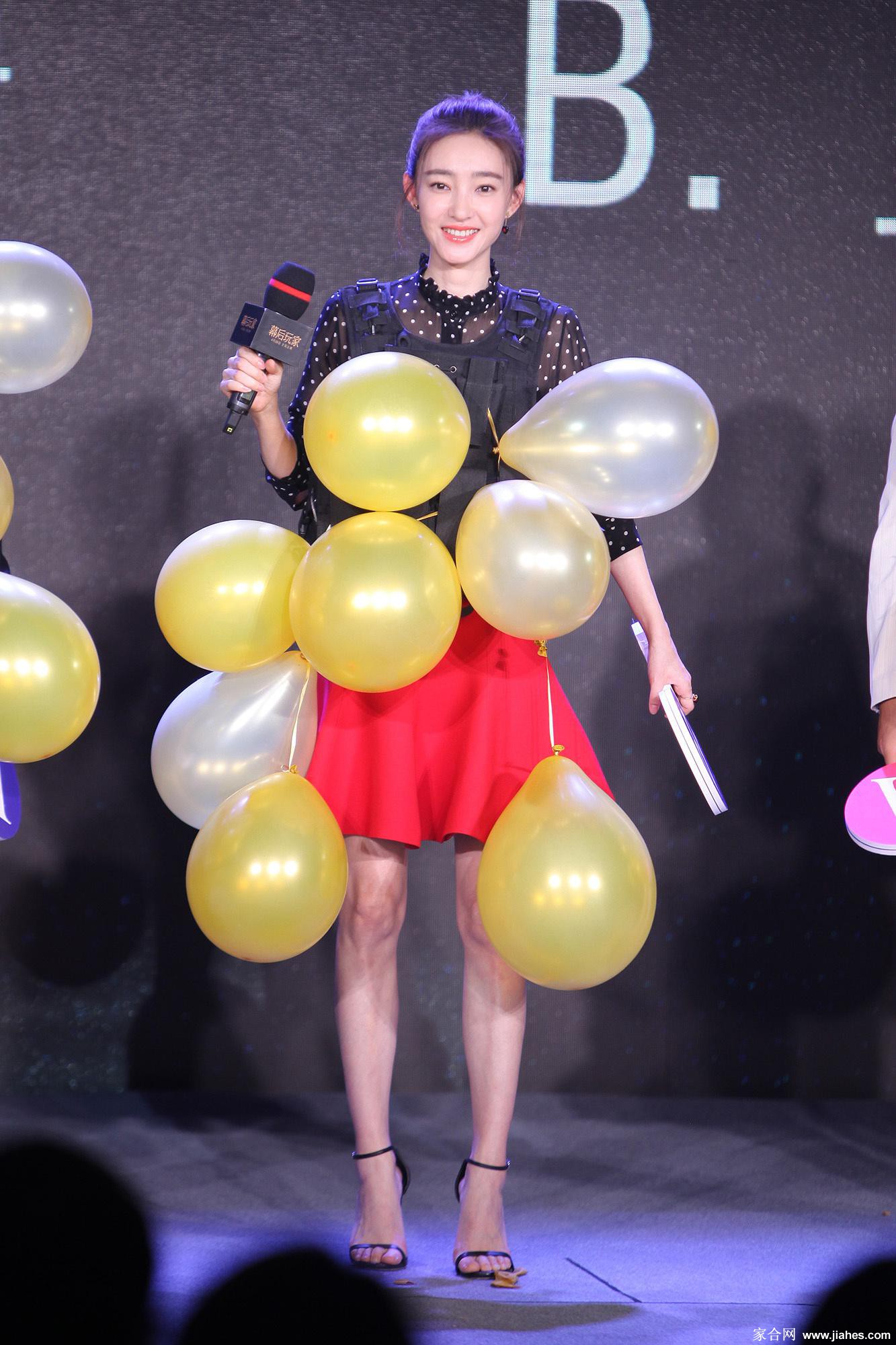 王丽坤美腿,王丽坤肉丝,王丽坤大长腿,王丽坤现场照,王丽坤白丝袜,王丽坤牛仔裤,王丽坤性感照[5]