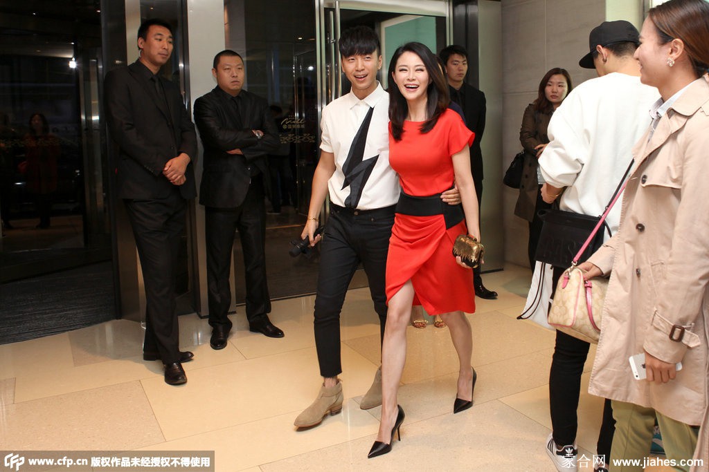 李小璐裙底偷拍,李小璐偷拍美腿,李小璐黑丝袜,李小璐高跟,李小璐长腿[6]
