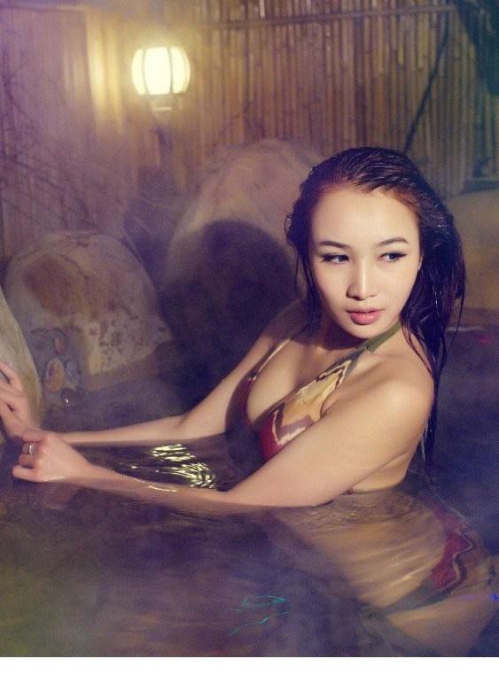 “小黎姿”洗浴湿身性感妖娆诱人[2]