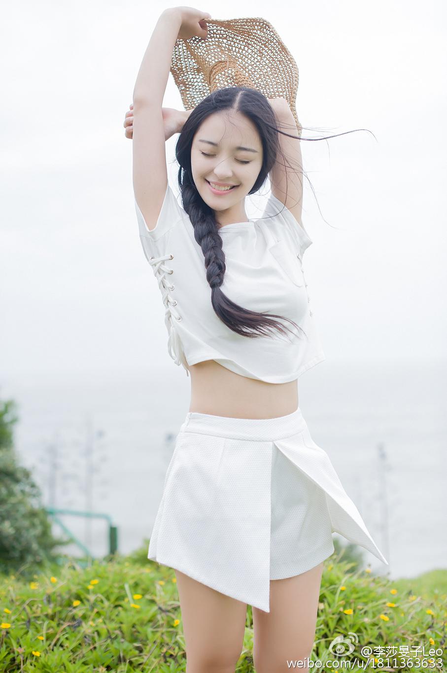 湖南卫视女主持人(主播)李莎旻子清纯长发海边写真[2]