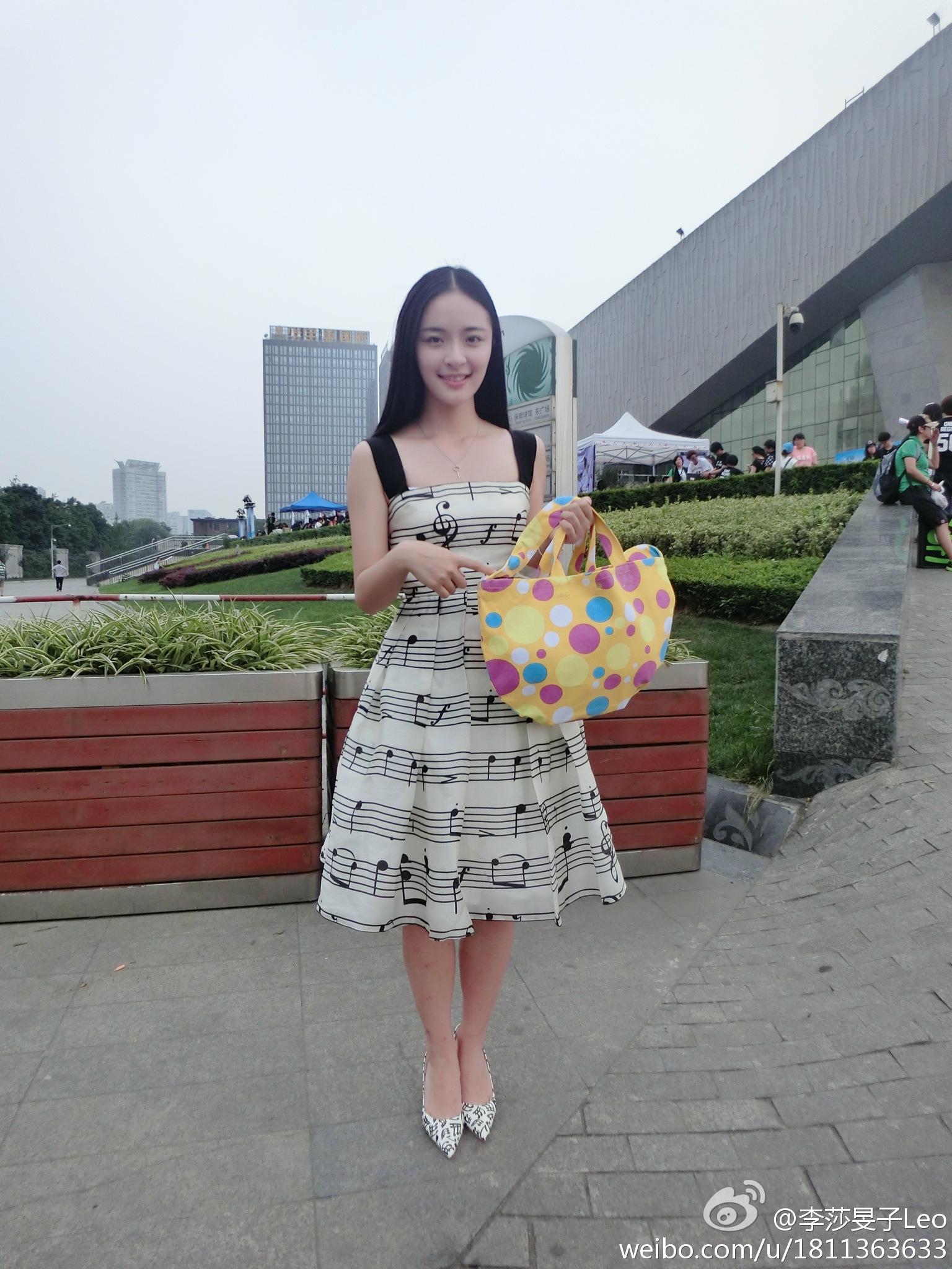湖南卫视女主持人(主播)李莎旻子丝袜美腿户外写真图片[7]