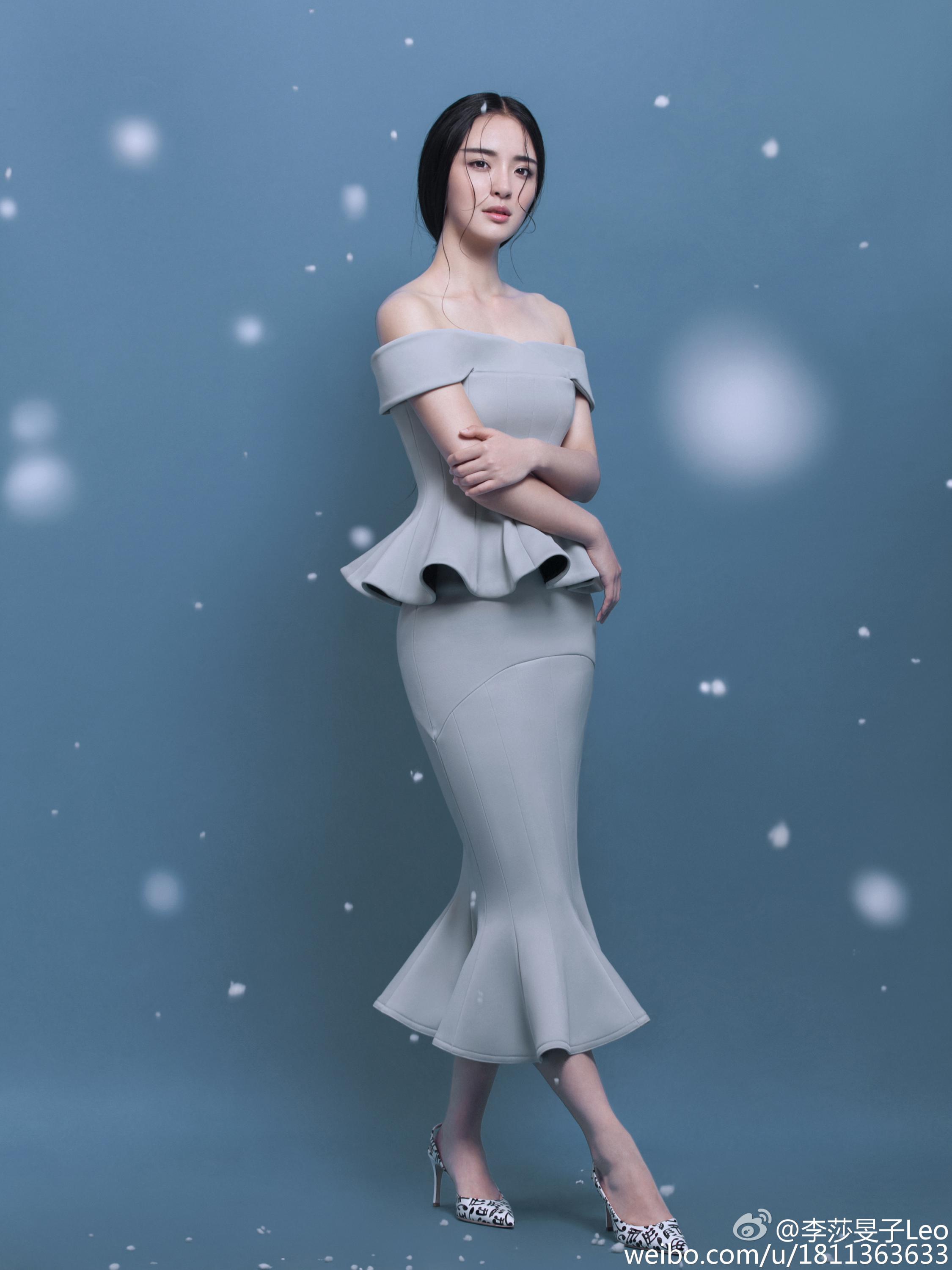 湖南卫视女主持人(主播)李莎旻子学位服高跟美腿毕业照[6]
