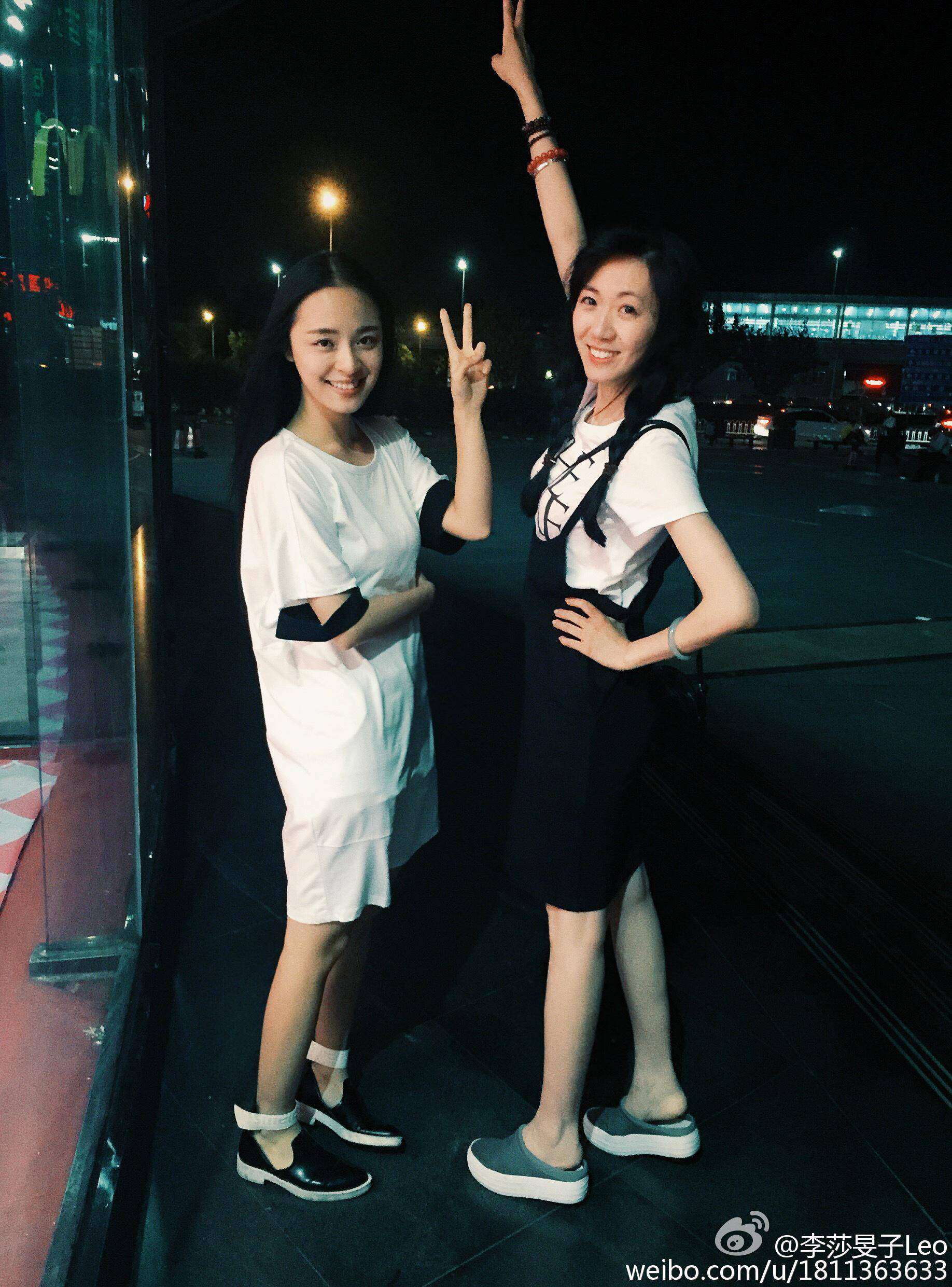 湖南卫视女主持人(主播)李莎旻子性感连衣裙肉丝美腿[15]