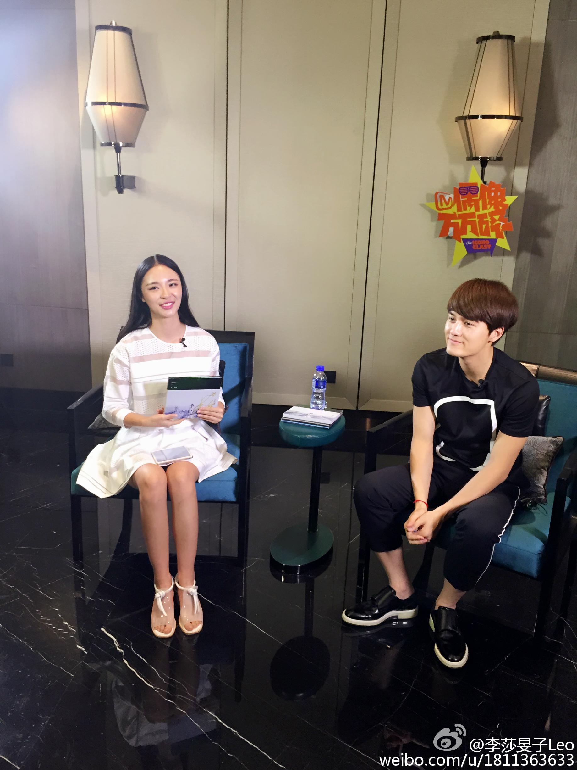 湖南卫视女主持人(主播)李莎旻子性感连衣裙肉丝美腿[18]