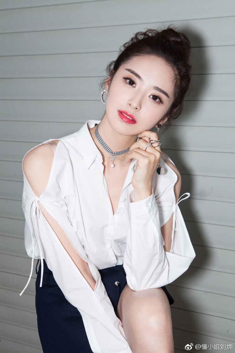 湖南卫视女主持人(主播)刘烨黑丝肉丝袜美腿写真图片[13]