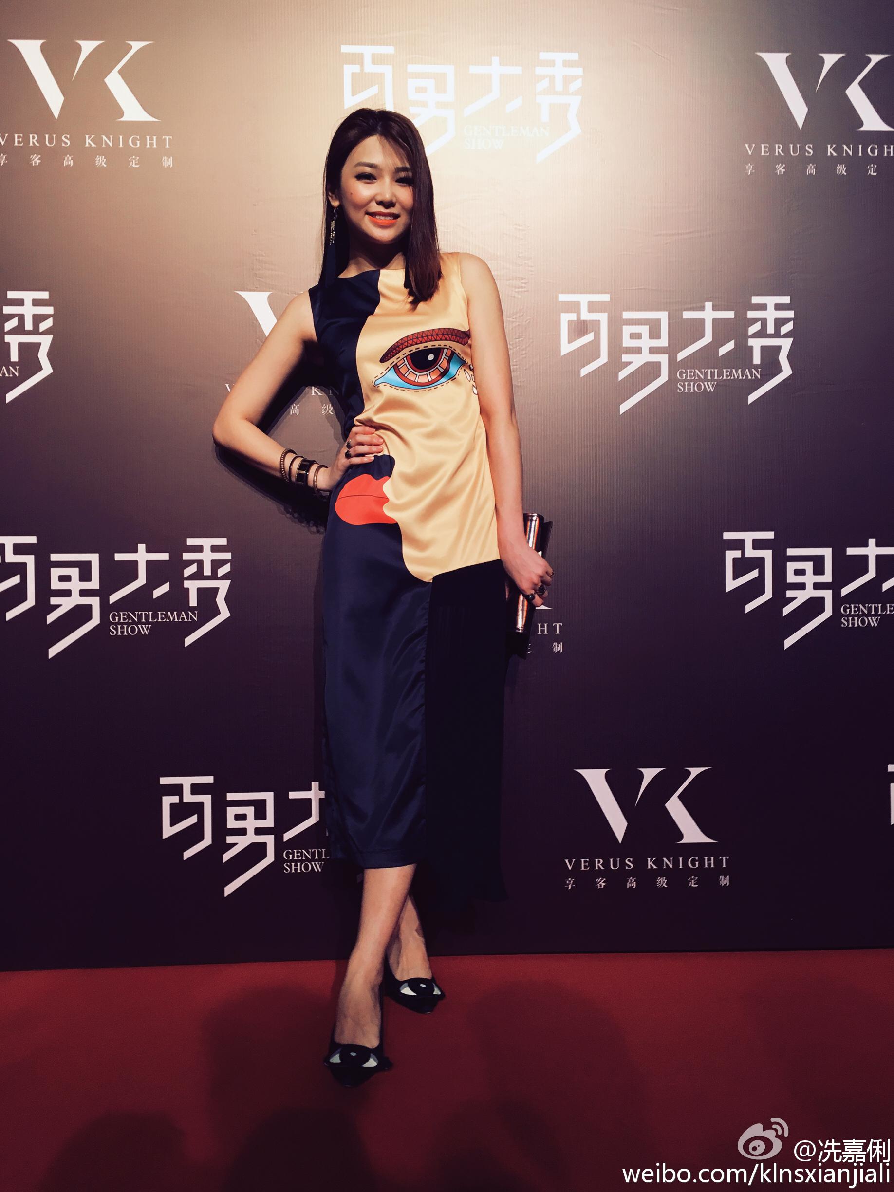 广东电视台女主持人(主播)冼嘉俐丝袜美腿现场主持图片[3]