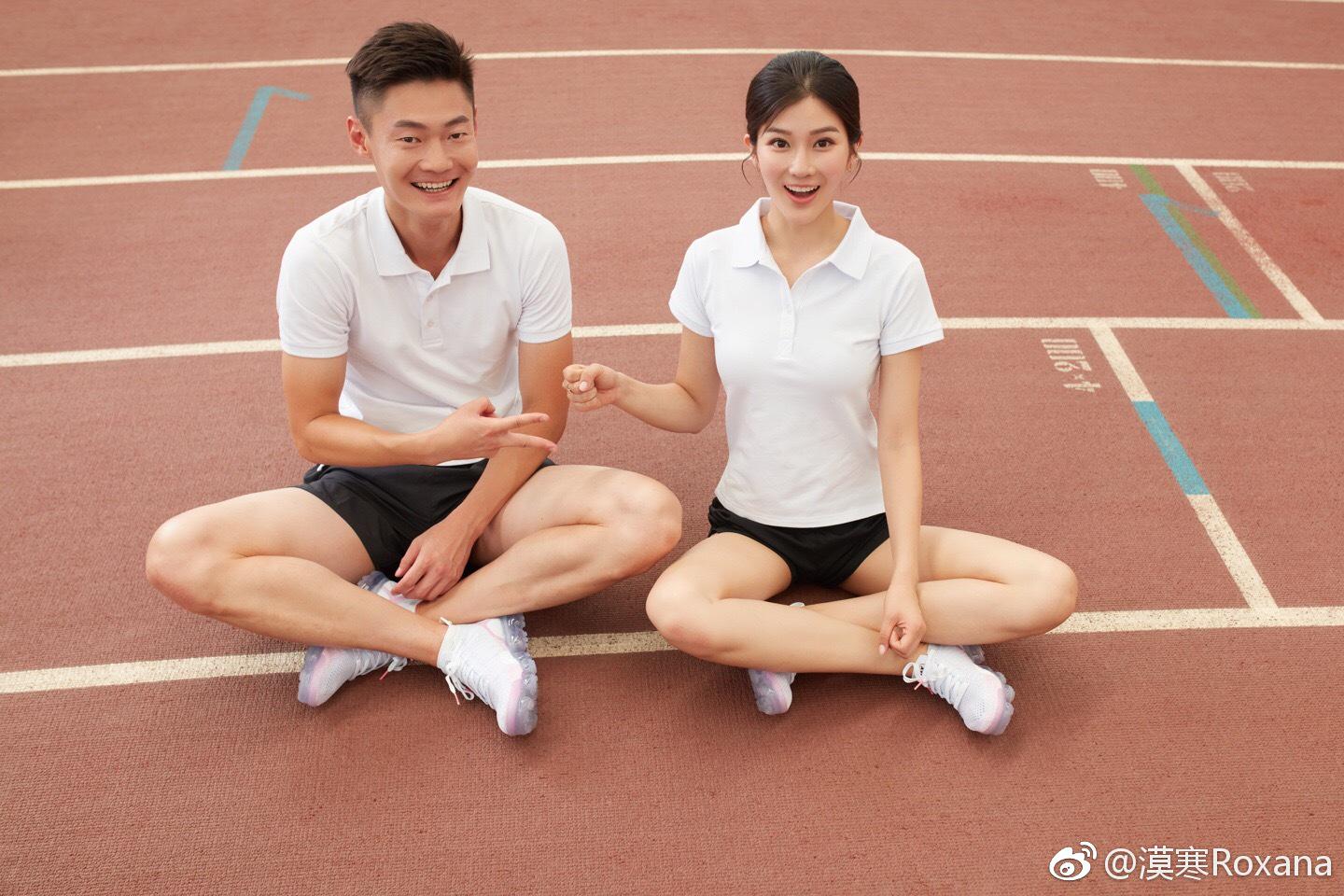 lol女主持人张漠寒运动紧身裤大长腿自拍写真[5]