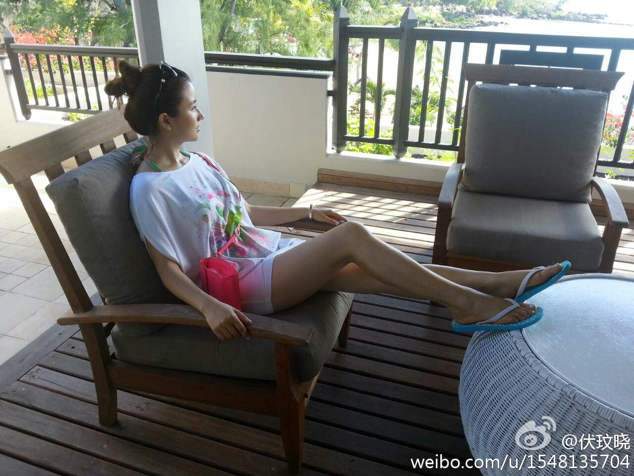 东方卫视女主持人伏玟晓性感丝袜美腿素颜照生活照[9]