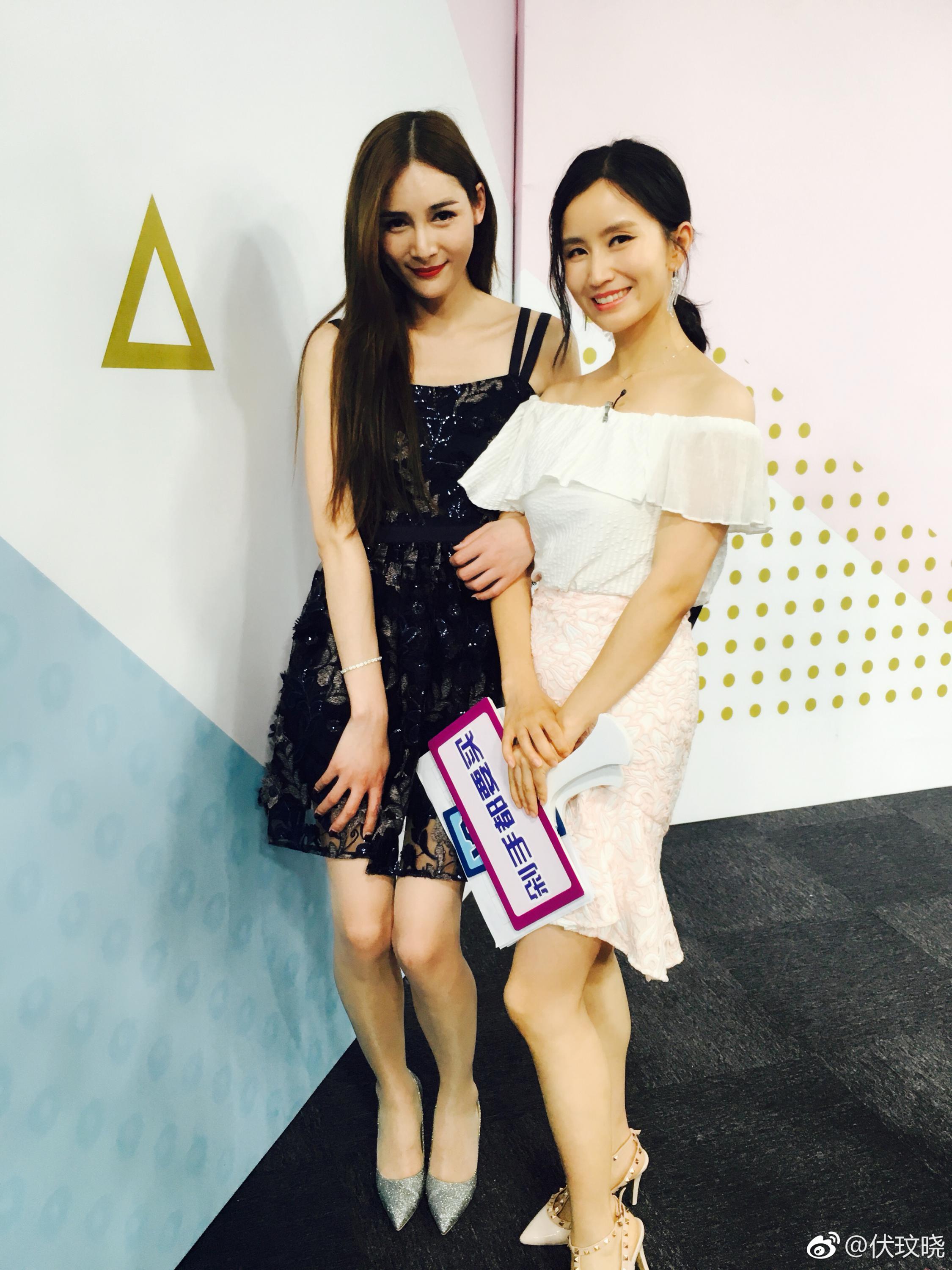 东方卫视女主持人伏玟晓性感丝袜美腿素颜照生活照[10]