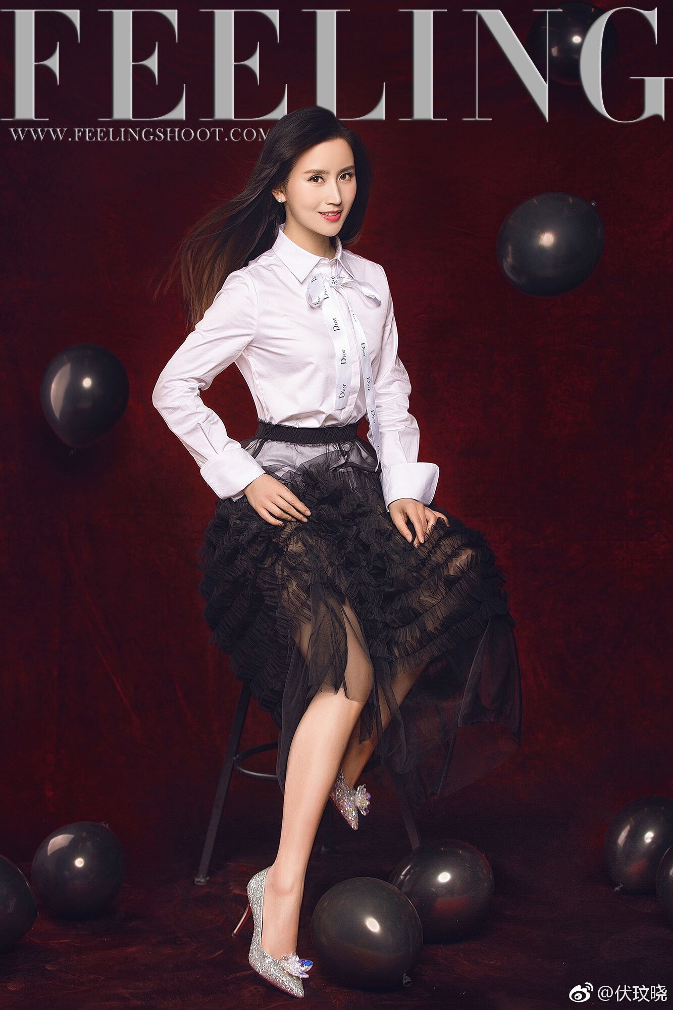东方卫视女主持人伏玟晓性感黑丝袜短裙美腿素颜照生活照[3]