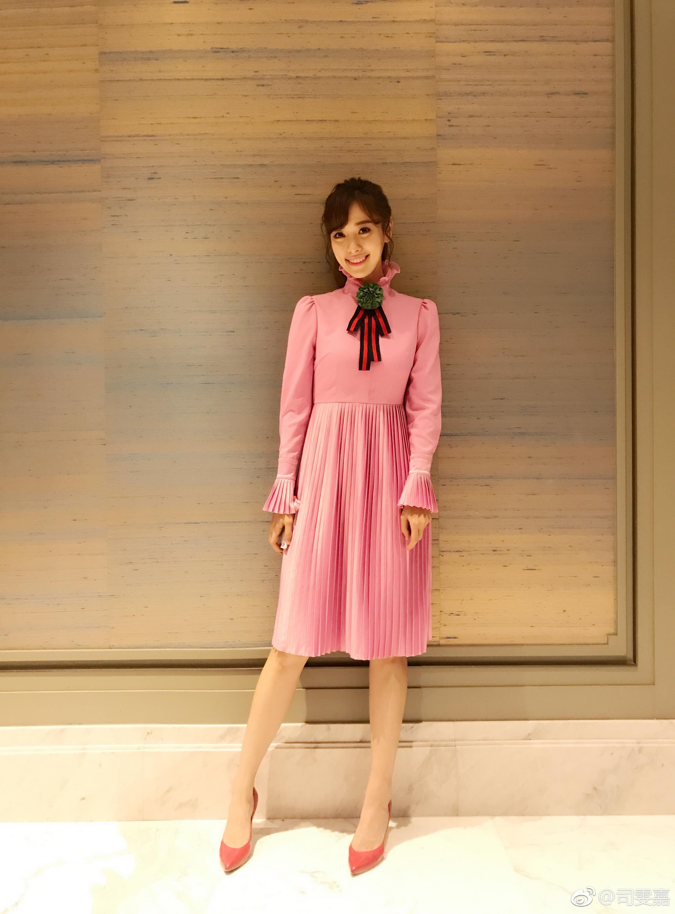 上海女主持人司雯嘉性感短裙丝袜美腿高跟写真[10]