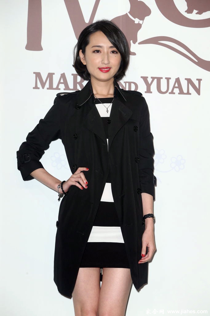 柯佳嬿肉丝袜美腿大长腿现场照,白丝袜牛仔裤性感照[2]