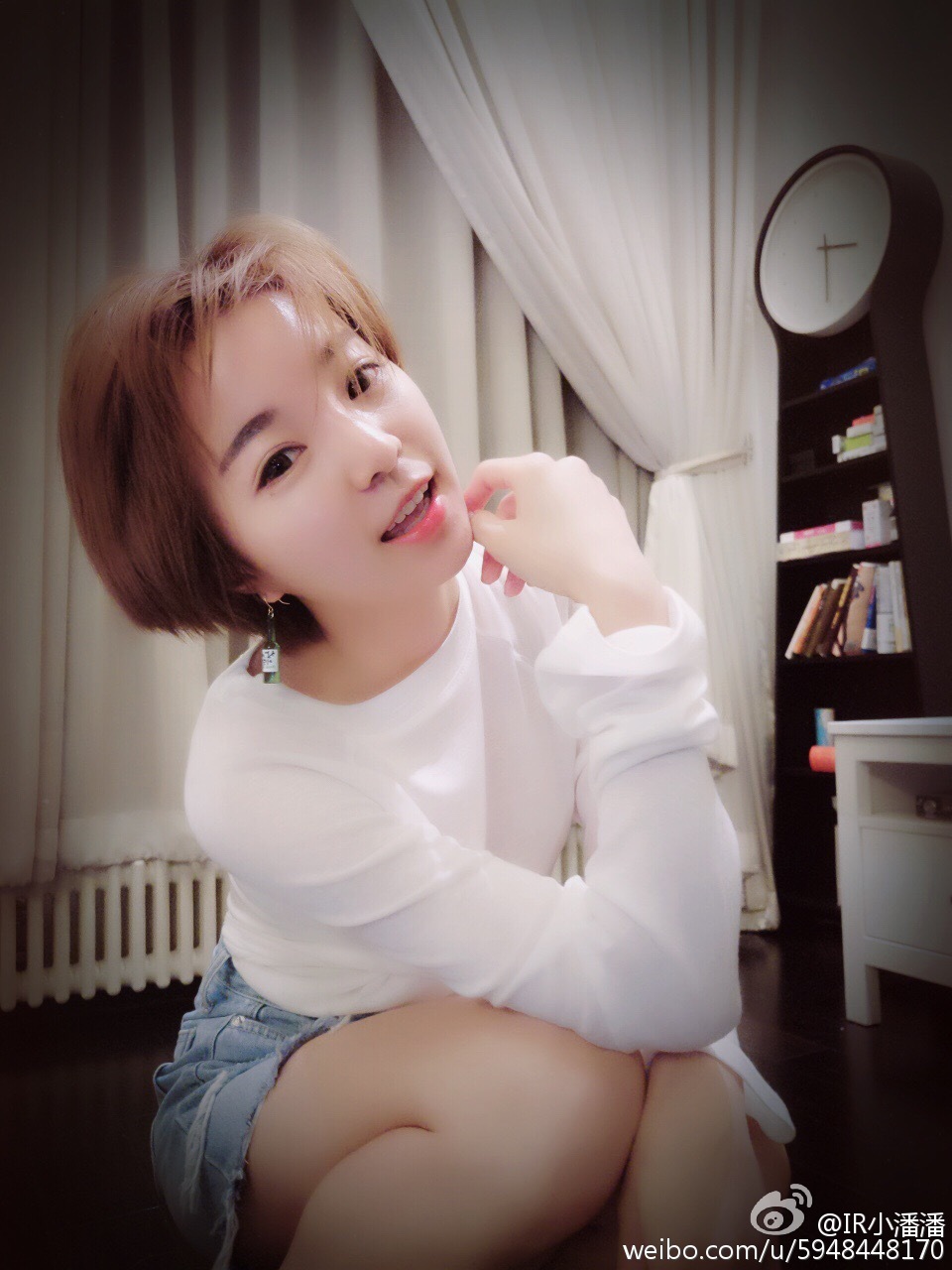 学猫叫小潘潘(潘文凤)性感丝袜美腿超短裙高跟诱惑[6]