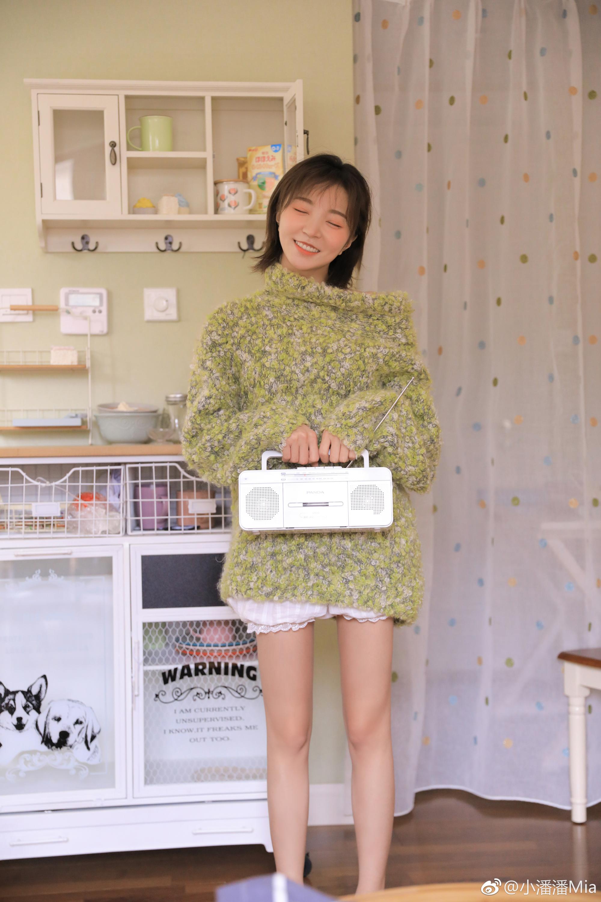 学猫叫小潘潘(潘文凤)性感居家白嫩美肌美腿素颜自拍[4]