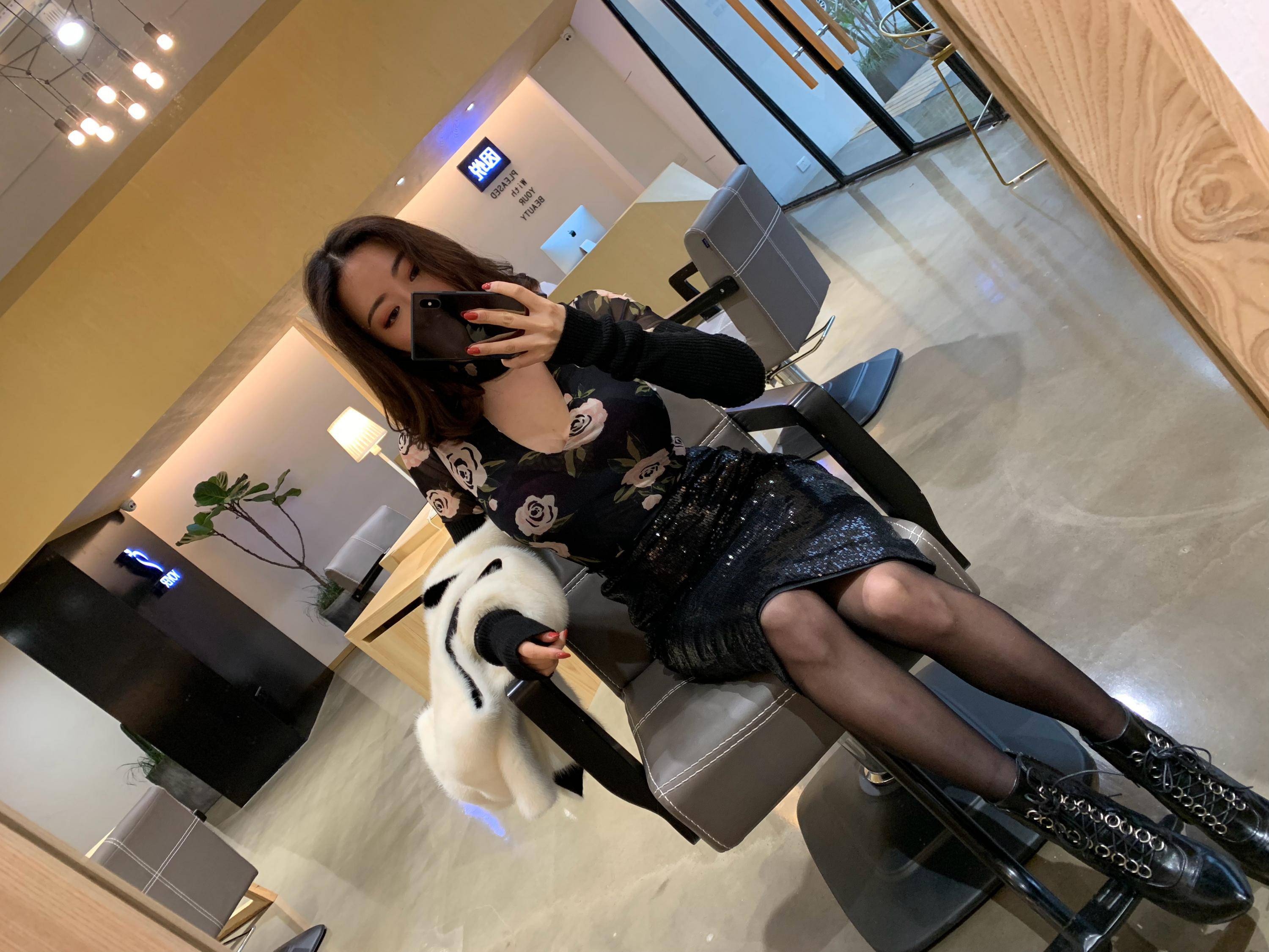 疑似刘强东性侵门事件女主蒋聘婷丰满爆乳生活素颜自拍照[6]