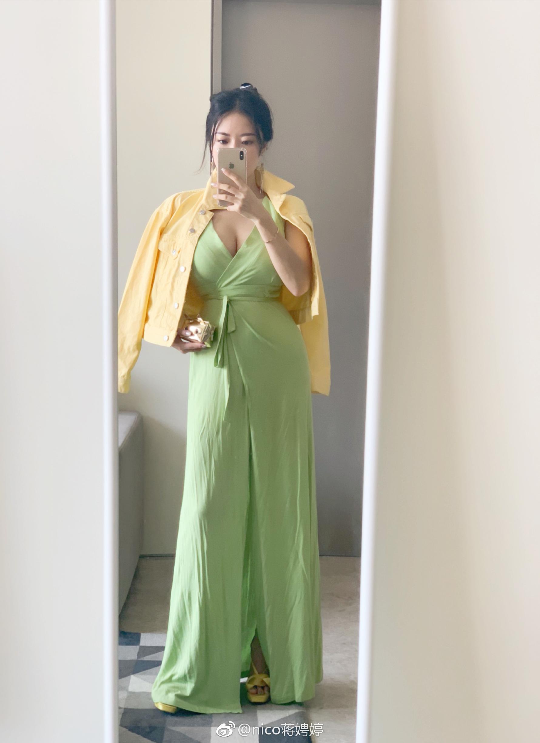 疑似刘强东性侵门事件女主蒋聘婷镜前自拍衣服秀完美身材[3]