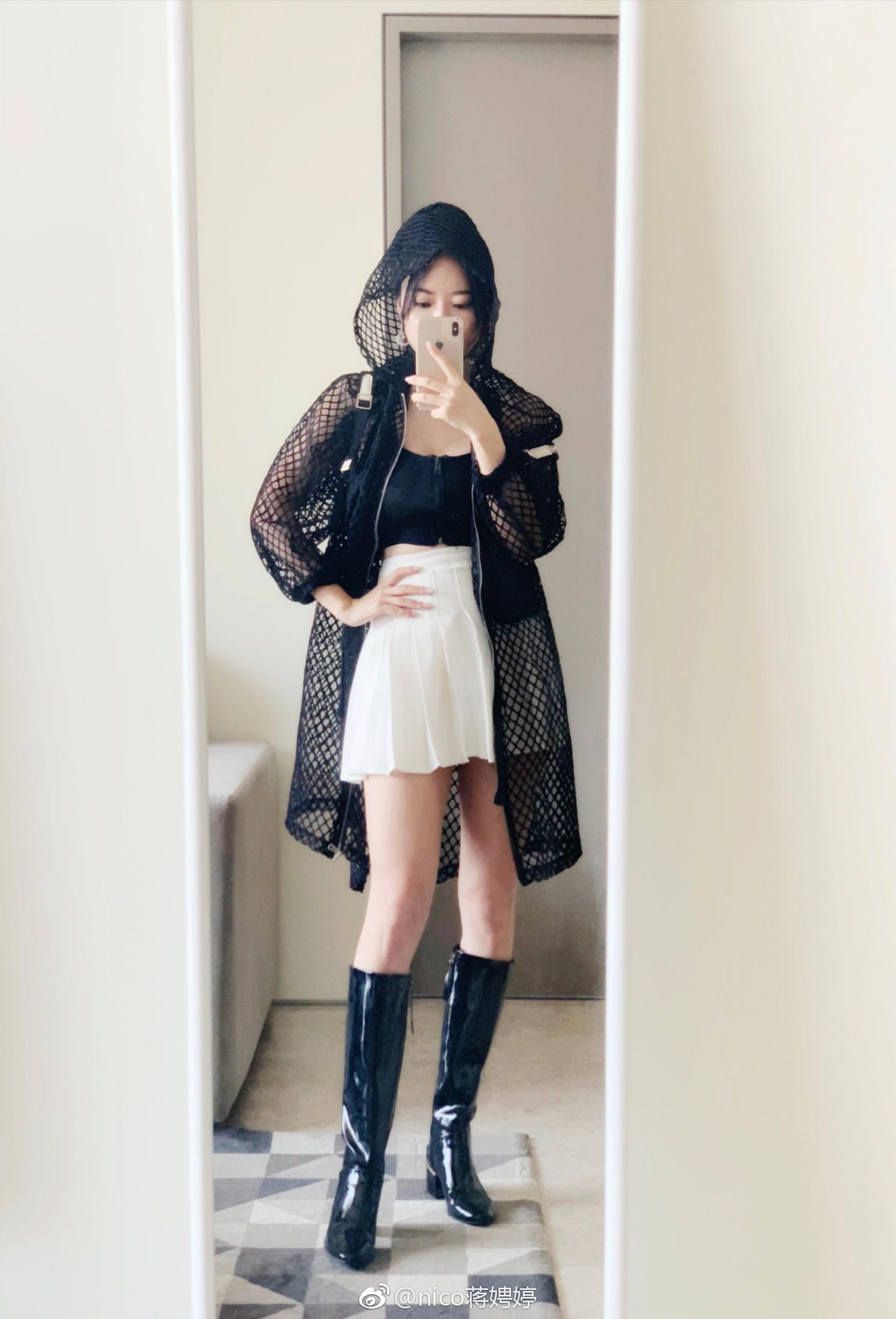疑似刘强东性侵门事件女主蒋聘婷镜前自拍衣服秀完美身材[5]