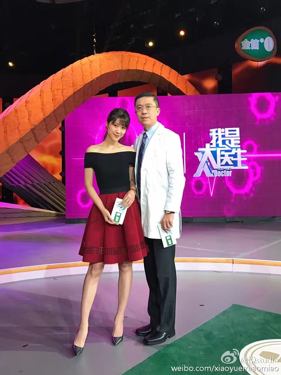 刘洪悦肉丝袜美腿大长腿现场照,白丝袜牛仔裤性感照[11]