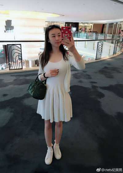 纪英男连衣短裙丝袜美腿自拍