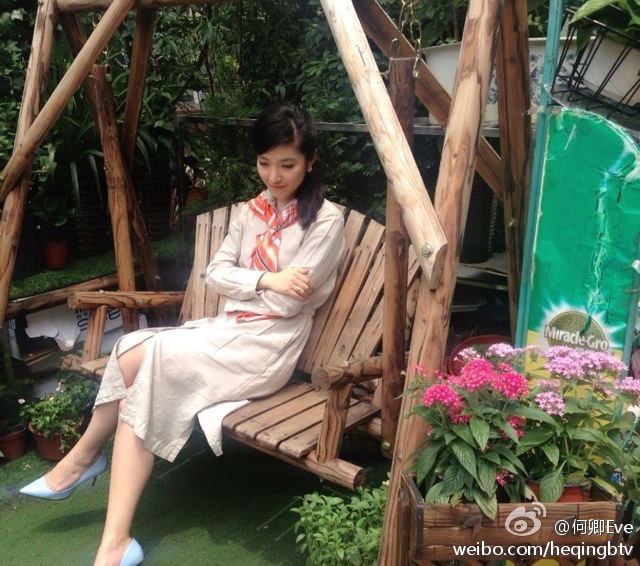 东方卫视主持人何卿丝袜美腿素高跟颜自拍照[4]