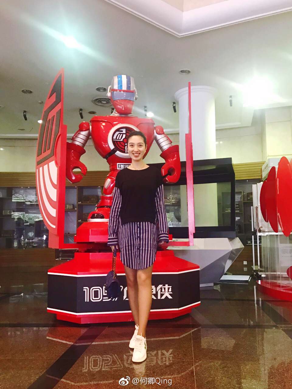 何卿素颜照,何卿黑丝袜,何卿恨天高,何卿超短裙,何卿脚丫,何卿大白腿[7]