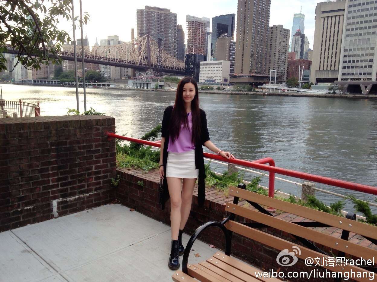 刘语熙素颜照,刘语熙黑丝袜,刘语熙恨天高,刘语熙超短裙,刘语熙脚丫,刘语熙大白腿[3]