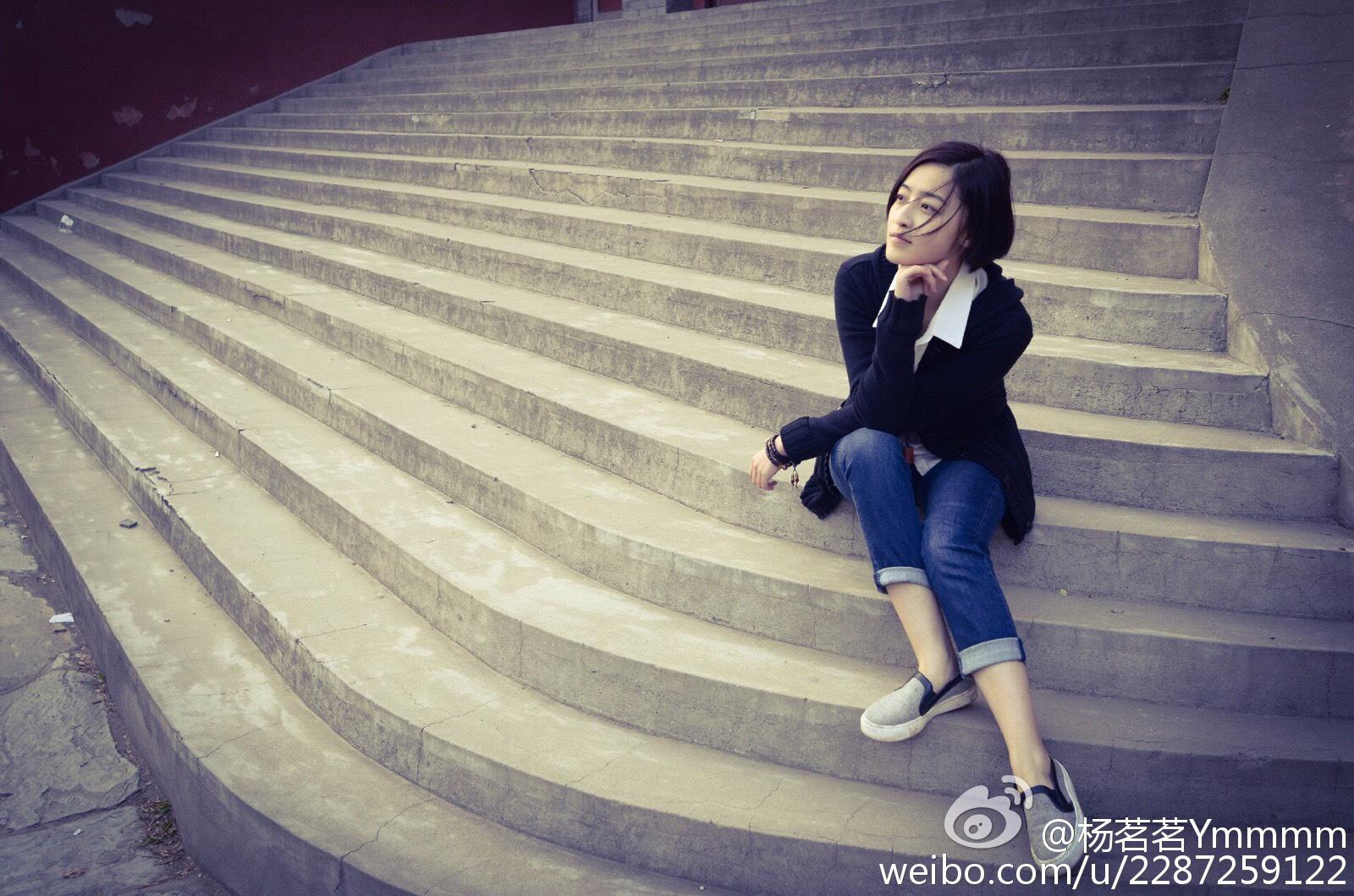 杨茗茗美脚厚丝袜下半身,黑皮裤美腿炮架紧身裤[10]
