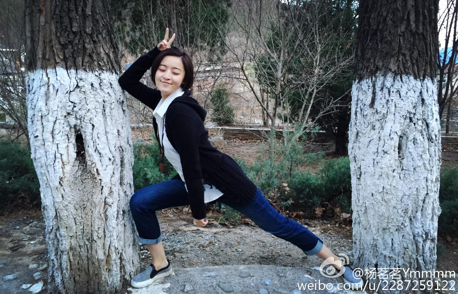 杨茗茗美脚厚丝袜下半身,黑皮裤美腿炮架紧身裤[11]