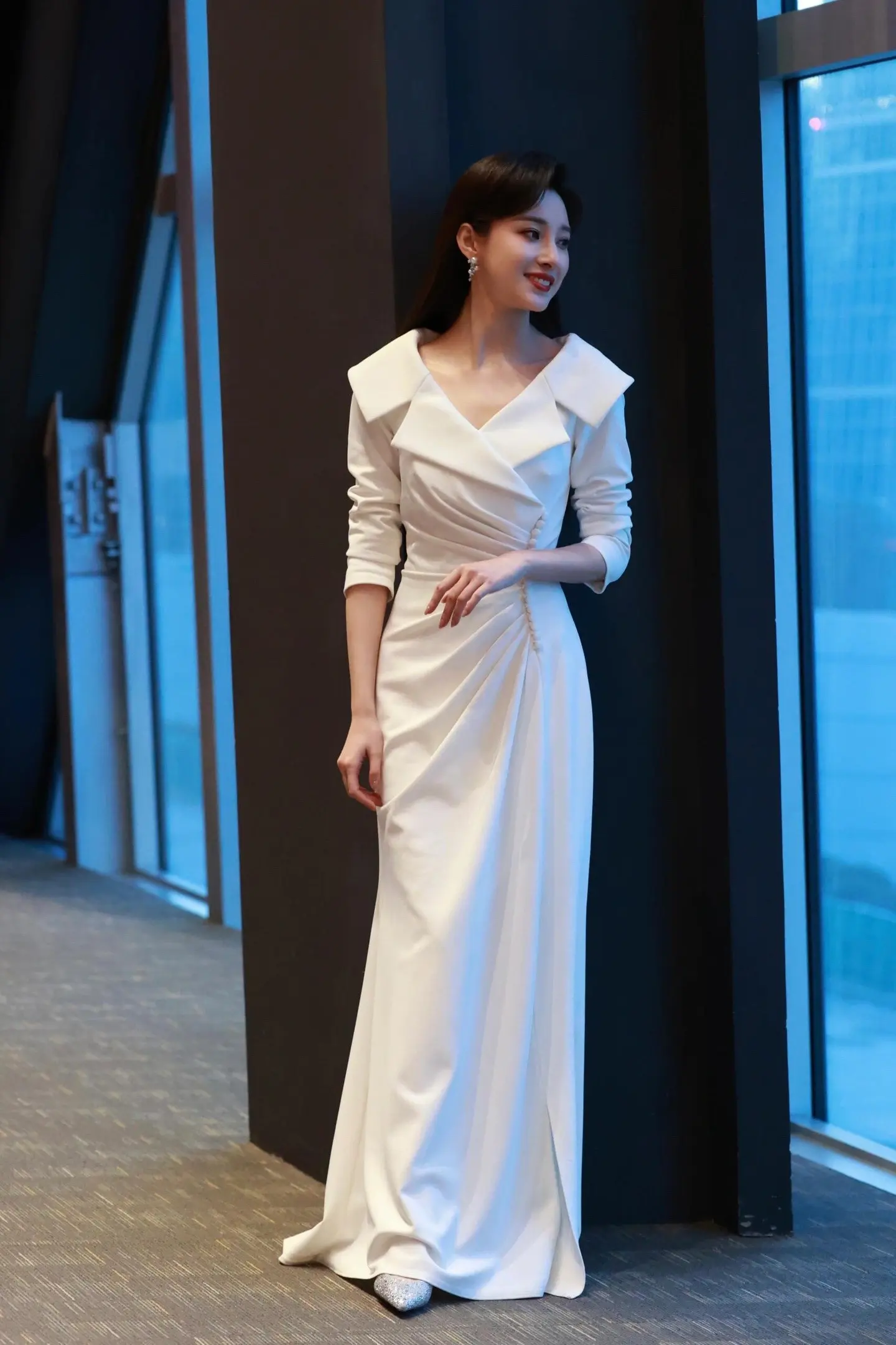 美女主持人马凡舒的舞台新造型，实在美丽[4]