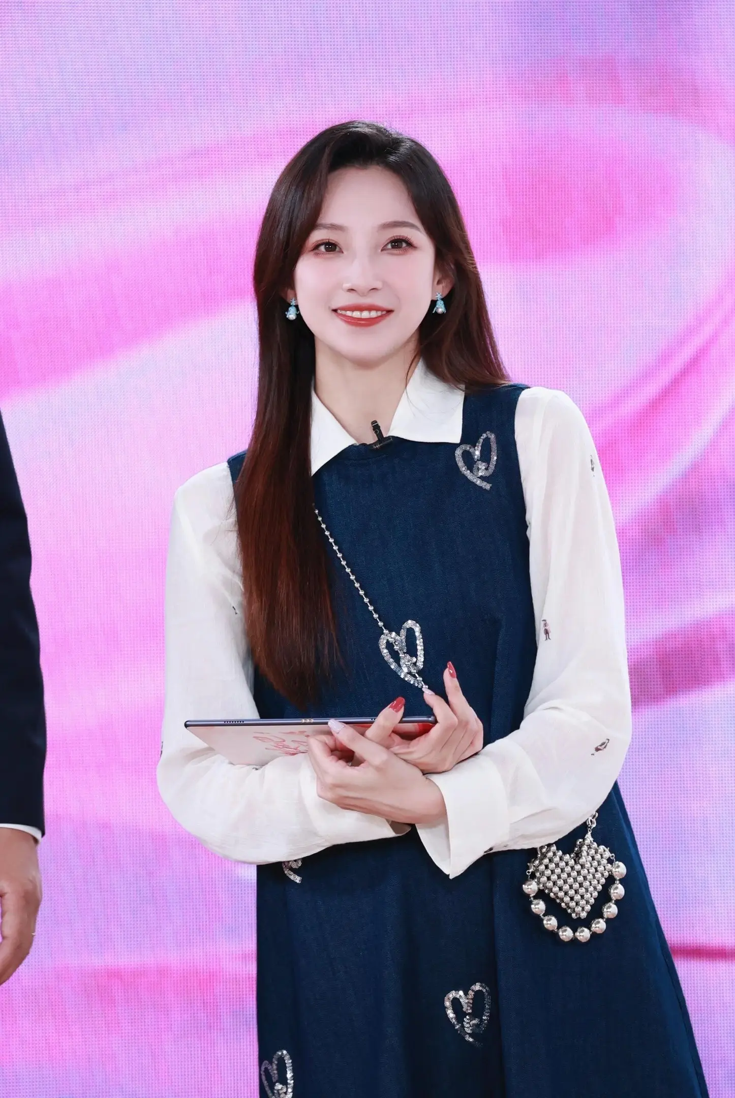 美女主持人马凡舒节目当中的百变造型，美得太犯规了[2]