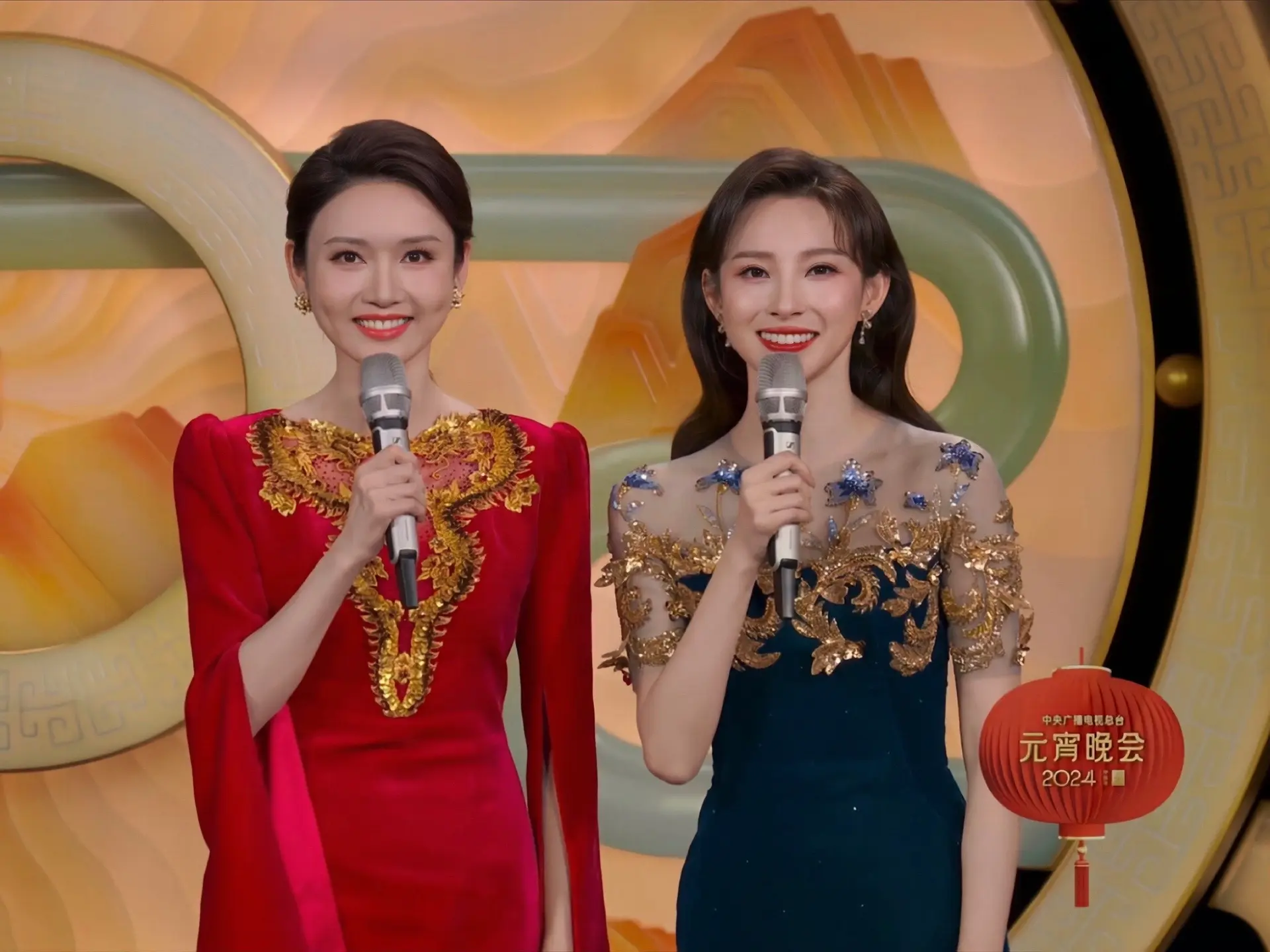 美女主持人马凡舒2024元宵晚会透明蕾丝长裙美极了[5]