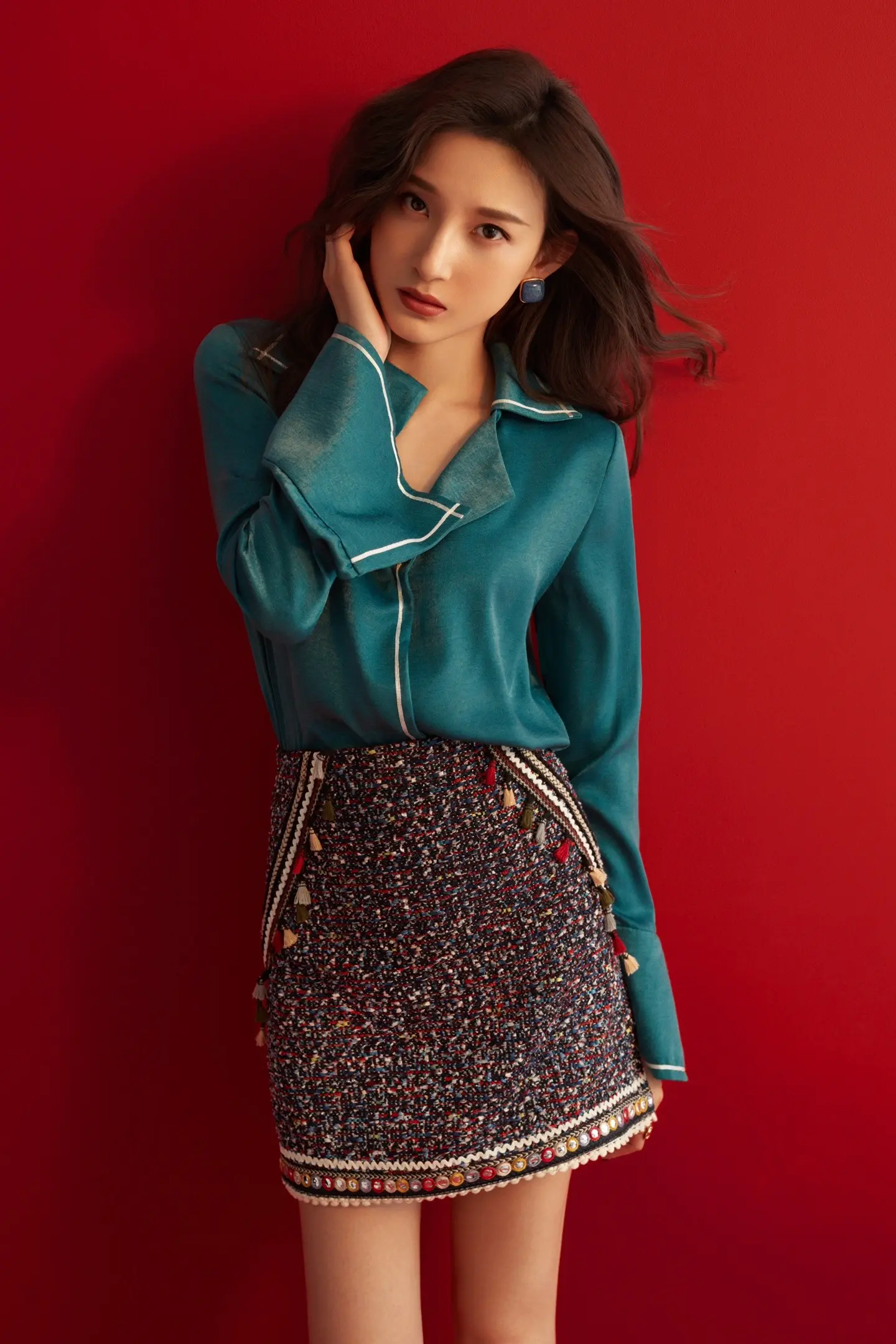 美女主持人马凡舒复古红造型写真[6]