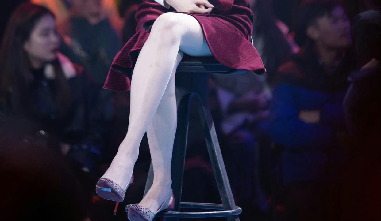 美女主持人马凡舒现场高跟鞋大长腿真漂亮[4]