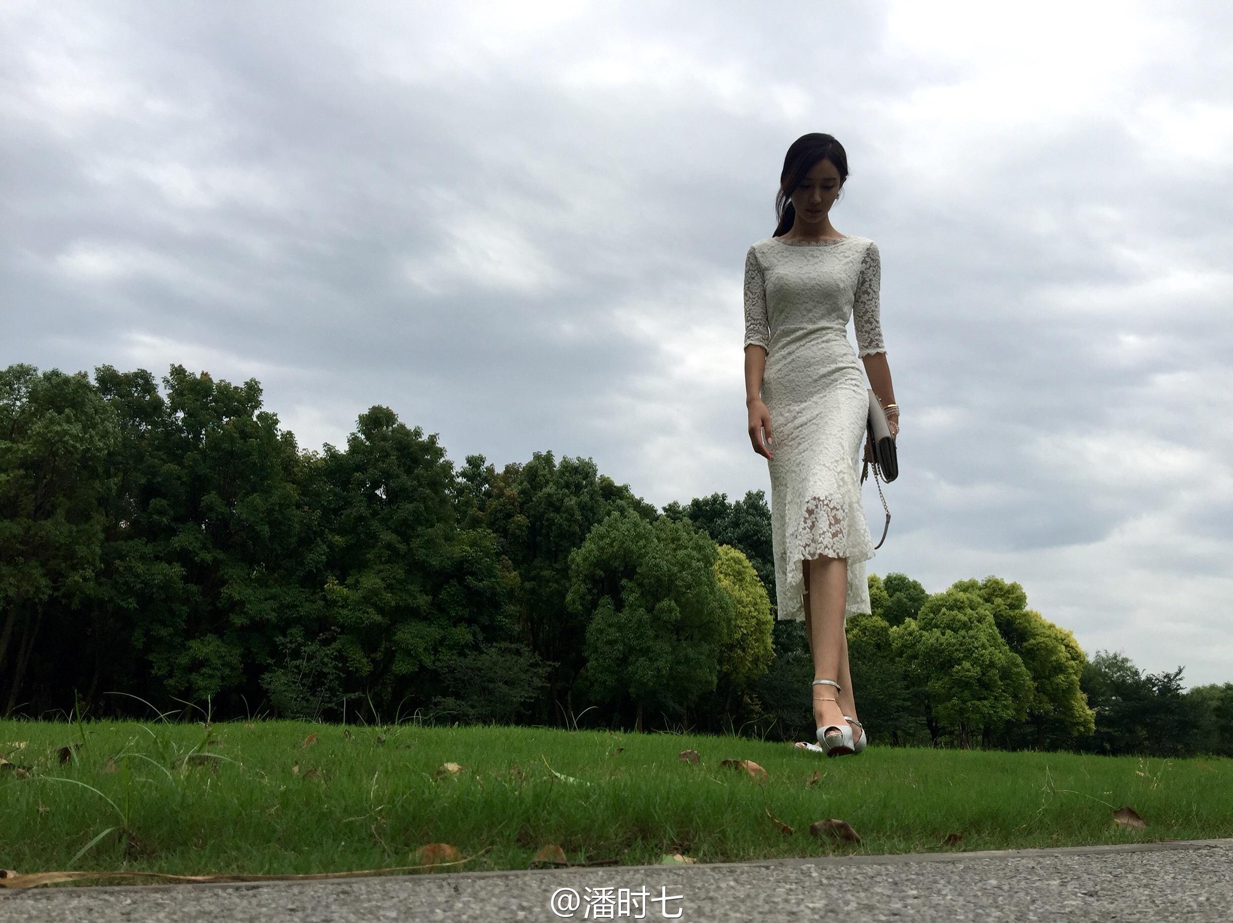 潘时七生活照裸腿高跟长腿,黑丝性感照性感短裙[5]