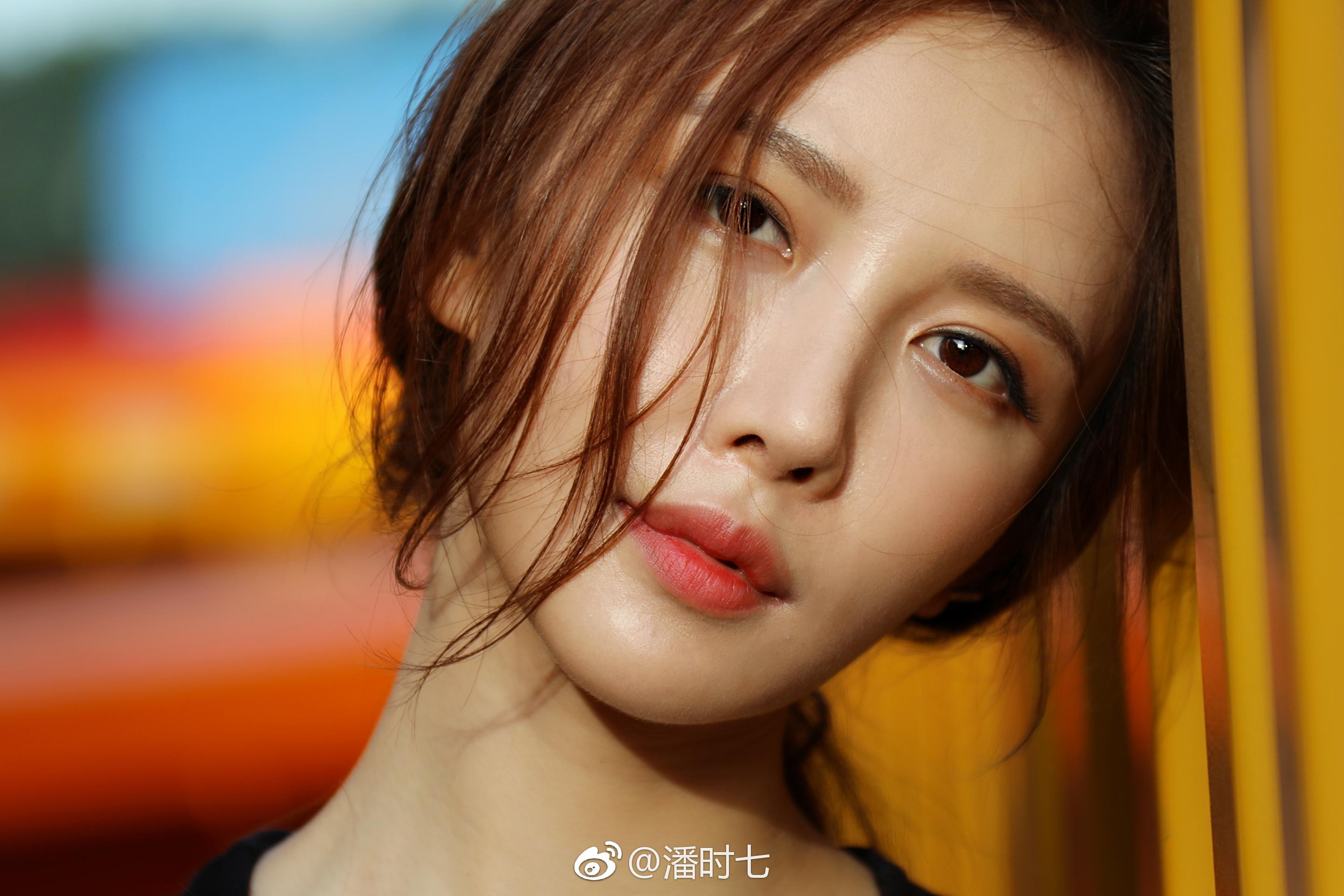 潘时七美腿肉丝大长腿现场照,白丝袜牛仔裤性感照[2]