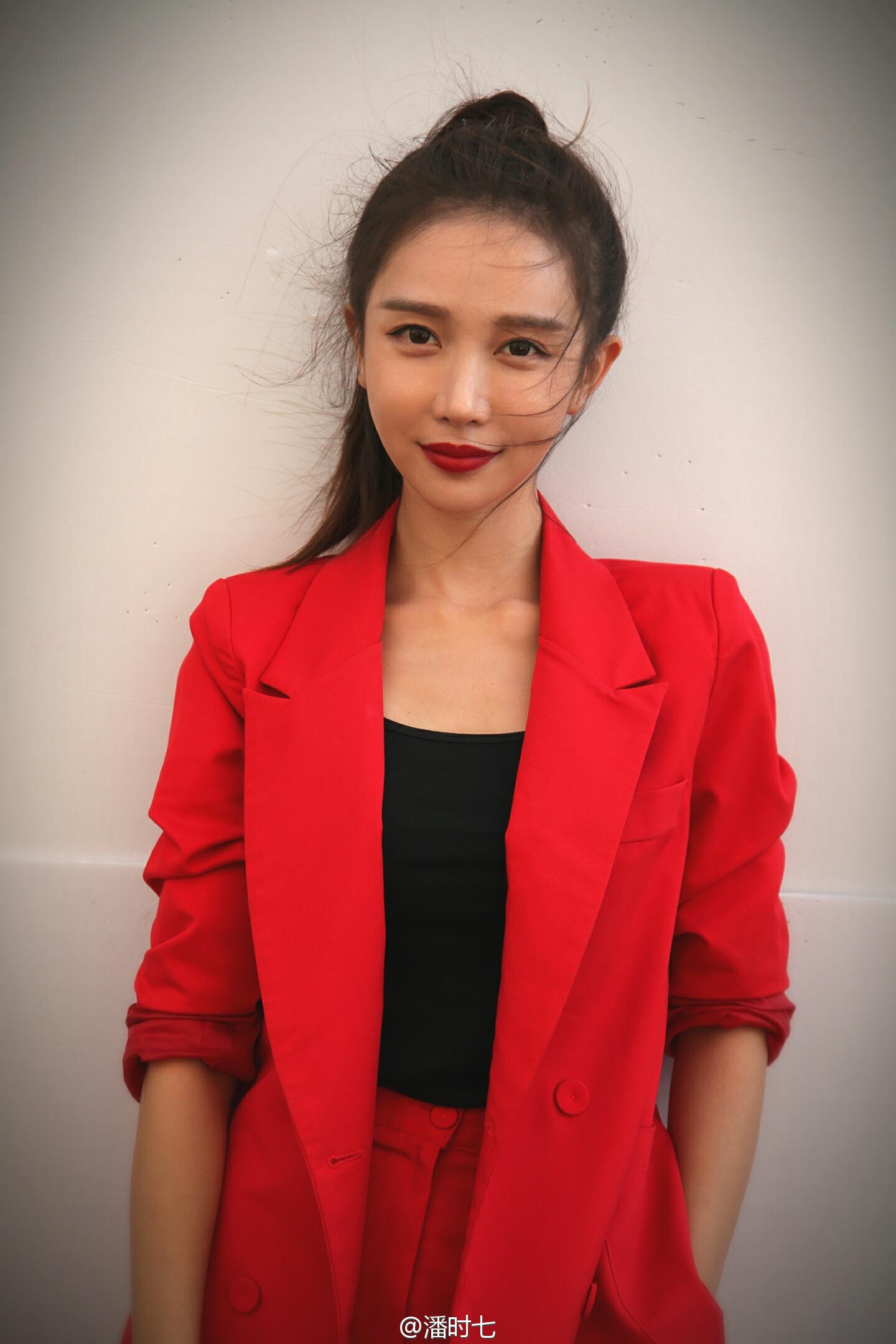 潘时七性感美腿高跟写真[2]